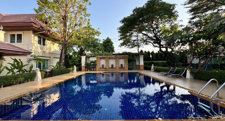 Casa en alquiler de 4 habitaciones en Khlong Toei, Bangkok