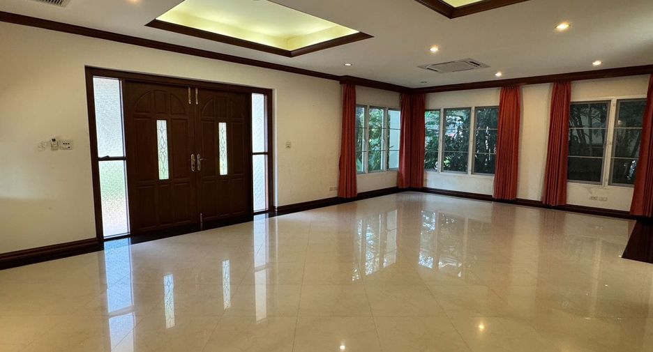 Casa en alquiler de 4 habitaciones en Khlong Toei, Bangkok