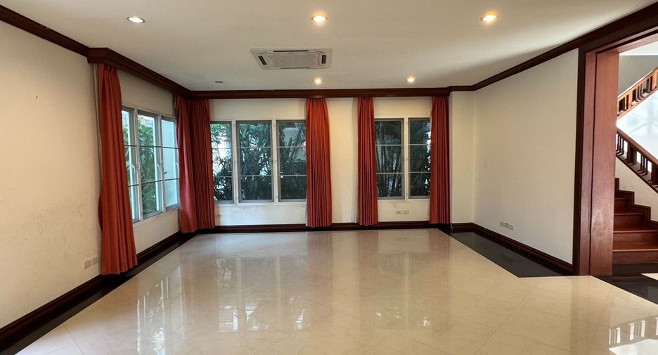 Casa en alquiler de 4 habitaciones en Khlong Toei, Bangkok
