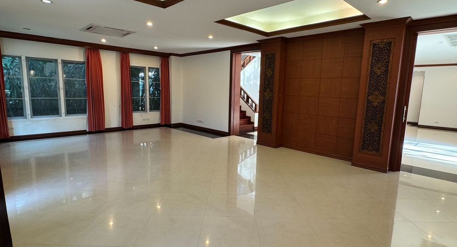 Casa en alquiler de 4 habitaciones en Khlong Toei, Bangkok