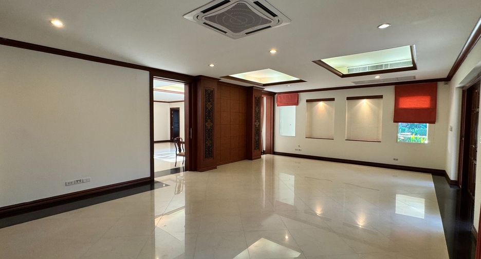 Casa en alquiler de 4 habitaciones en Khlong Toei, Bangkok