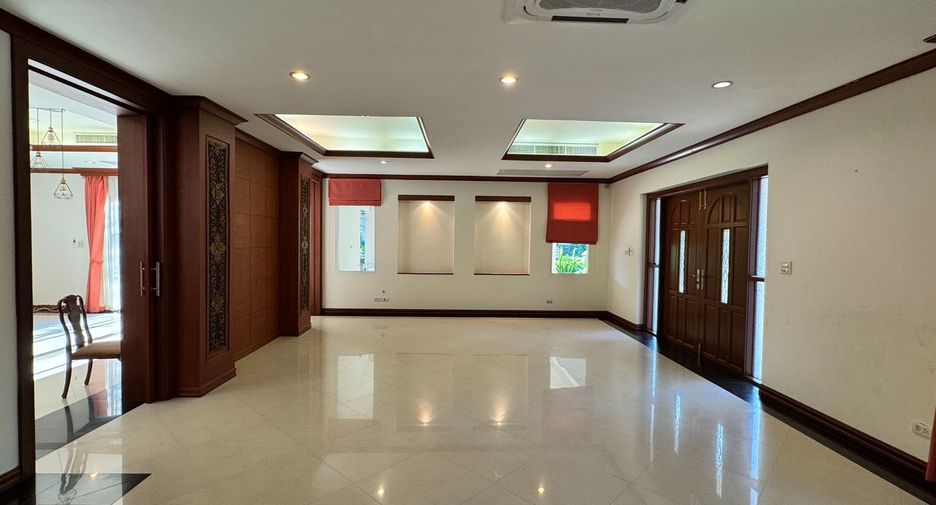 Casa en alquiler de 4 habitaciones en Khlong Toei, Bangkok