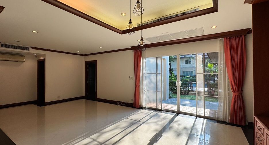 Casa en alquiler de 4 habitaciones en Khlong Toei, Bangkok