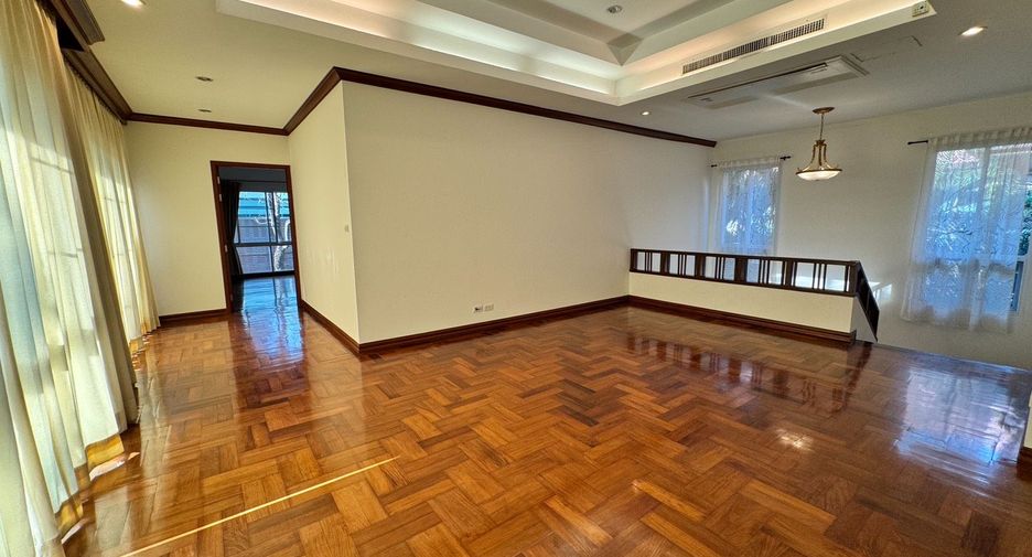 Casa en alquiler de 4 habitaciones en Khlong Toei, Bangkok