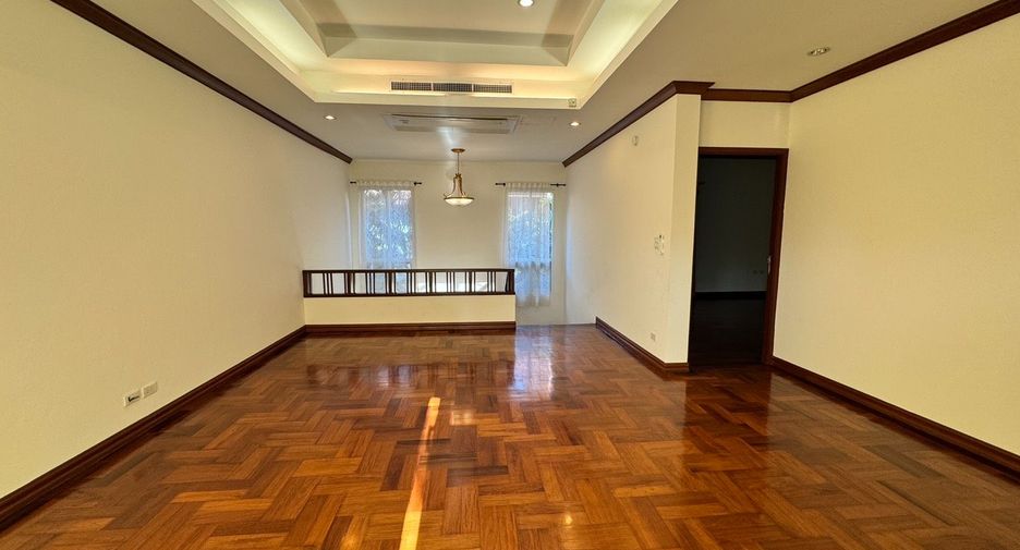 Casa en alquiler de 4 habitaciones en Khlong Toei, Bangkok