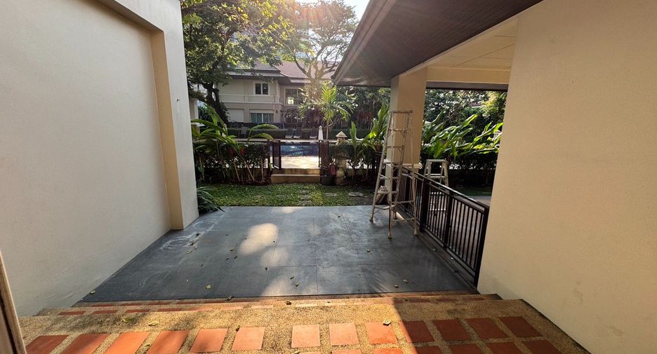 Casa en alquiler de 4 habitaciones en Khlong Toei, Bangkok