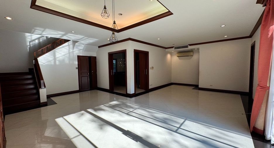 Casa en alquiler de 4 habitaciones en Khlong Toei, Bangkok