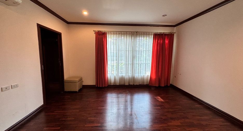 Casa en alquiler de 4 habitaciones en Khlong Toei, Bangkok