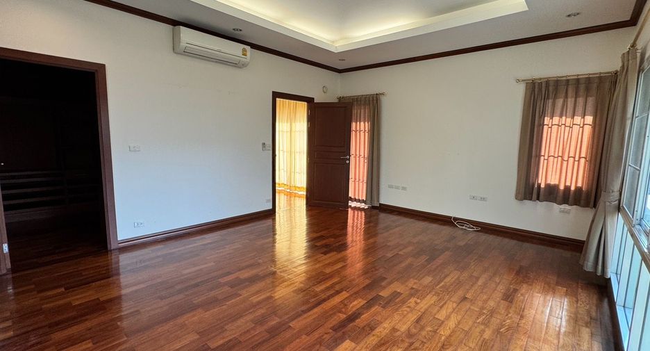 Casa en alquiler de 4 habitaciones en Khlong Toei, Bangkok