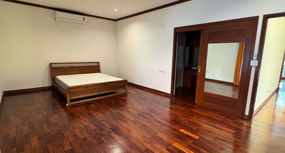 Casa en alquiler de 4 habitaciones en Khlong Toei, Bangkok