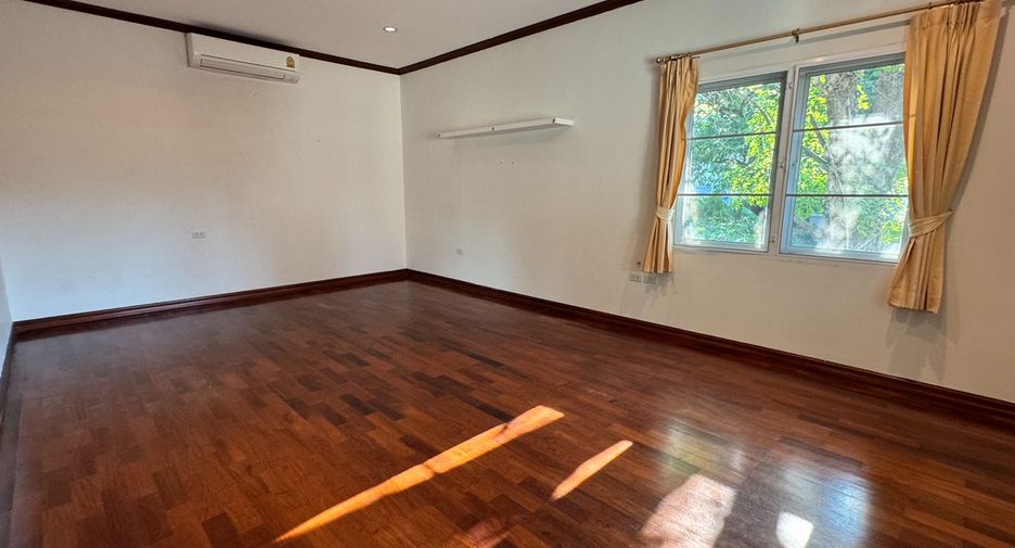 Casa en alquiler de 4 habitaciones en Khlong Toei, Bangkok