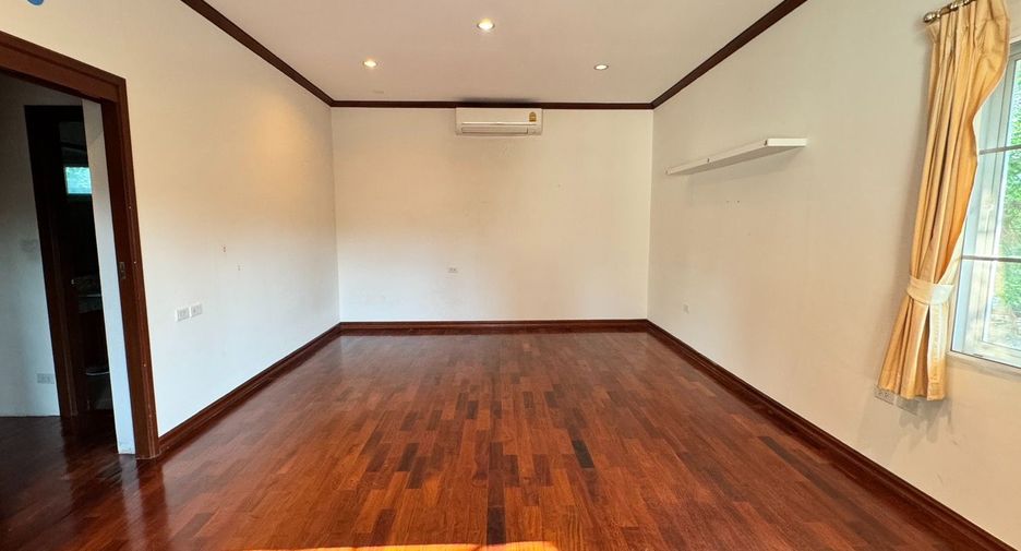 Casa en alquiler de 4 habitaciones en Khlong Toei, Bangkok