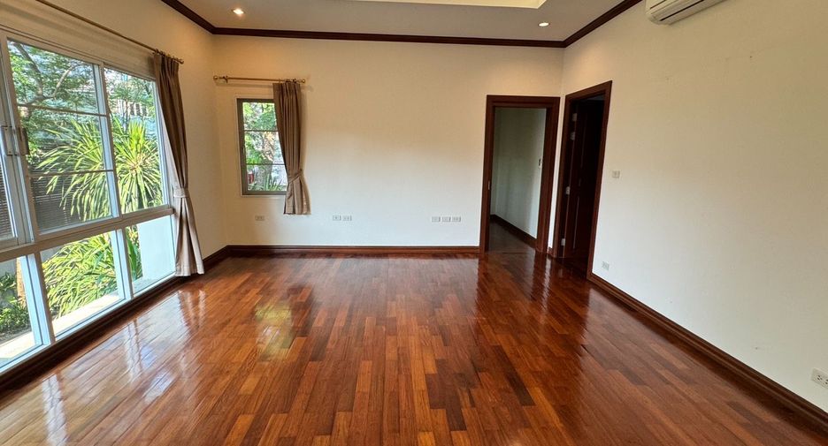 Casa en alquiler de 4 habitaciones en Khlong Toei, Bangkok