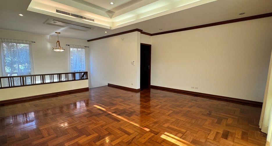 Casa en alquiler de 4 habitaciones en Khlong Toei, Bangkok
