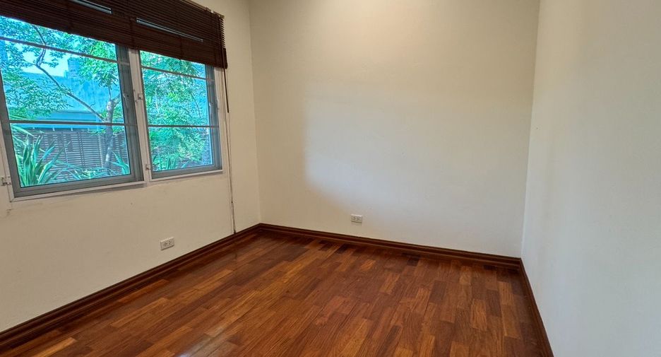Casa en alquiler de 4 habitaciones en Khlong Toei, Bangkok