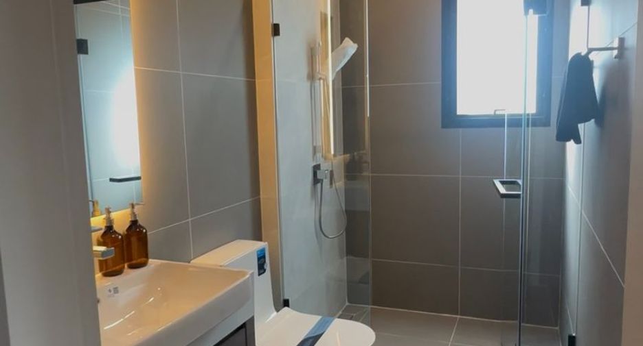 For sale 4 bedrooms house in East Pattaya, Pattaya