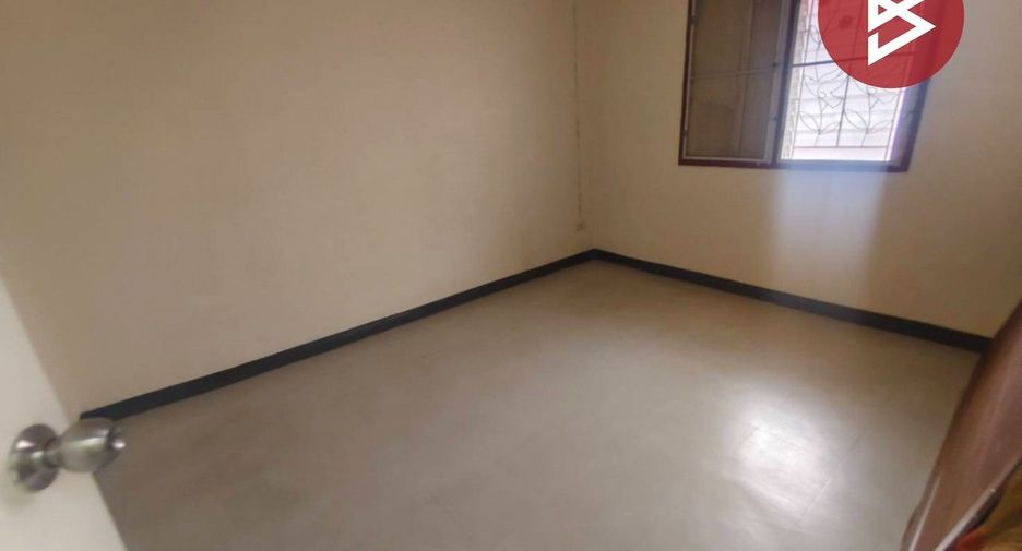À vendre 2 chambres maison de ville à Ban Pho, Chachoengsao