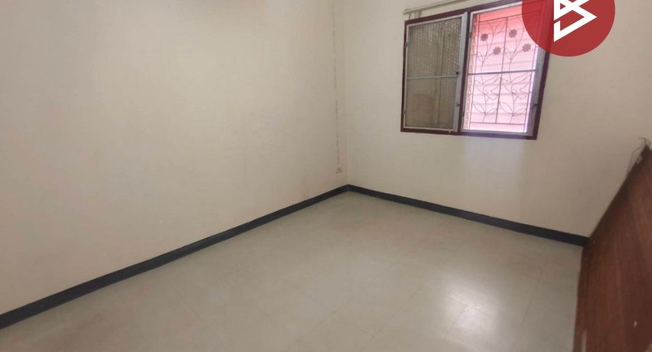 À vendre 2 chambres maison de ville à Ban Pho, Chachoengsao