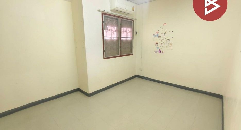 À vendre 2 chambres maison de ville à Ban Pho, Chachoengsao