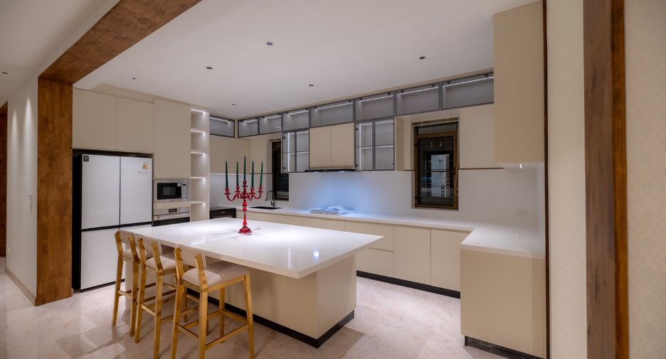 Casa en venta de 5 habitaciones en Saraphi, Chiang Mai
