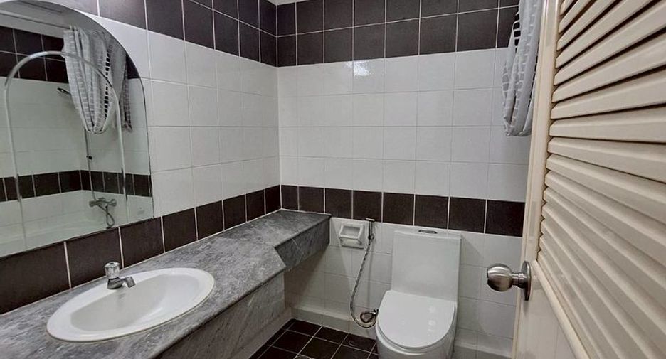 Condo en venta de 1 habitaciones en Si Racha, Chonburi