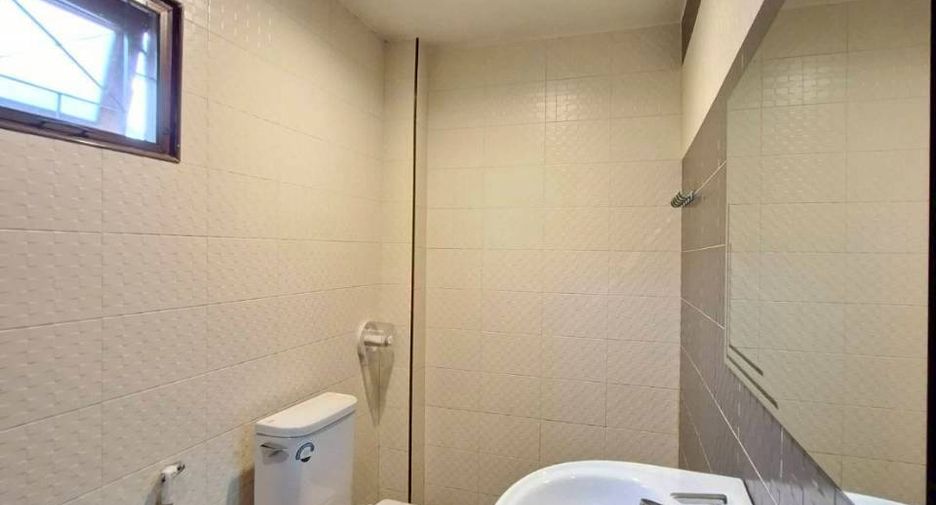 Casa en alquiler de 5 habitaciones en Saraphi, Chiang Mai
