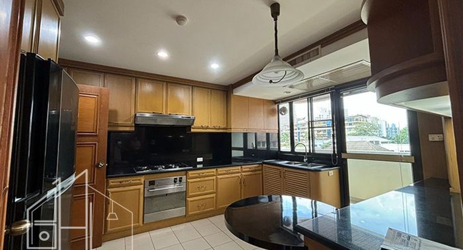 Wohnung zur Miete mit 3 Zimmer in Khlong Toei, Bangkok