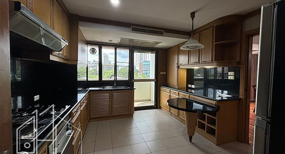 Wohnung zur Miete mit 3 Zimmer in Khlong Toei, Bangkok