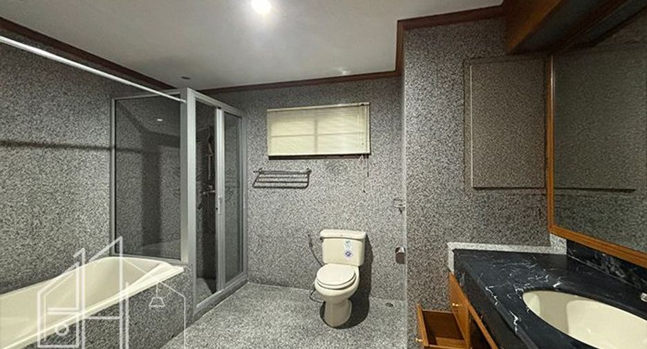 Wohnung zur Miete mit 3 Zimmer in Khlong Toei, Bangkok
