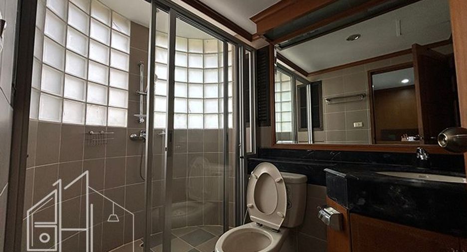 Wohnung zur Miete mit 3 Zimmer in Khlong Toei, Bangkok