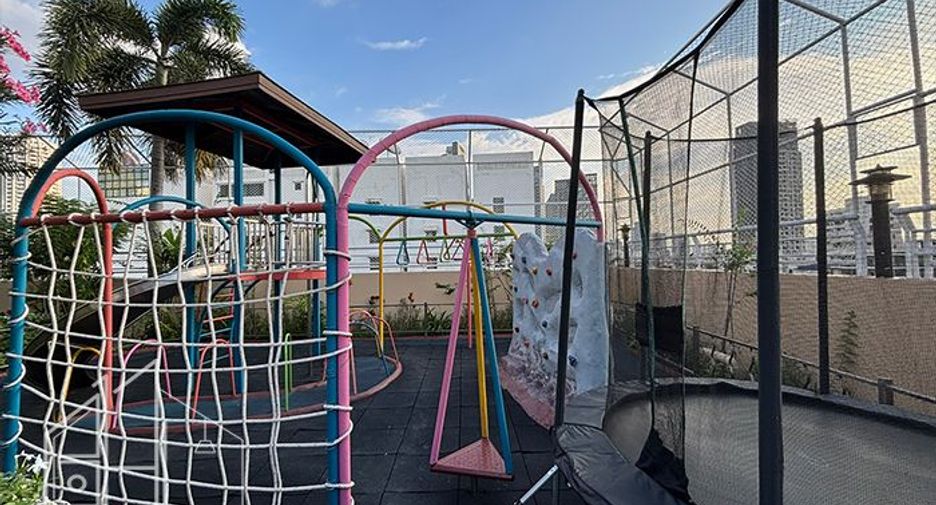 Apartment zur Miete mit 3 Zimmer in Khlong Toei, Bangkok