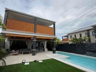 For rent and for sale 4 bedrooms villa in Bang Lamung, Chonburi