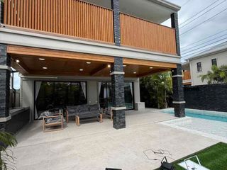 For rent and for sale 4 bedrooms villa in Bang Lamung, Chonburi