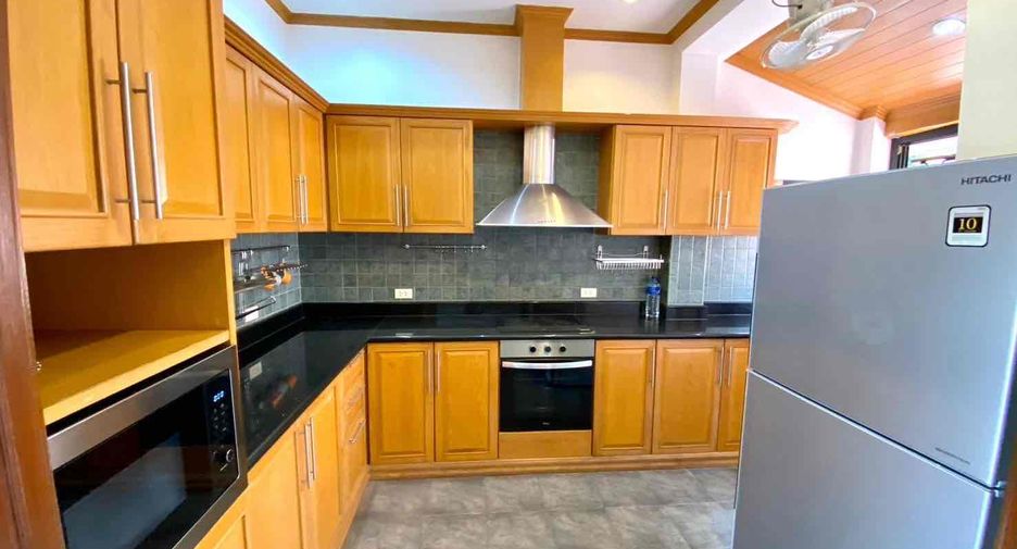 For rent 3 bedrooms villa in East Pattaya, Pattaya