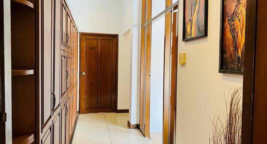 For rent 3 bedrooms villa in East Pattaya, Pattaya