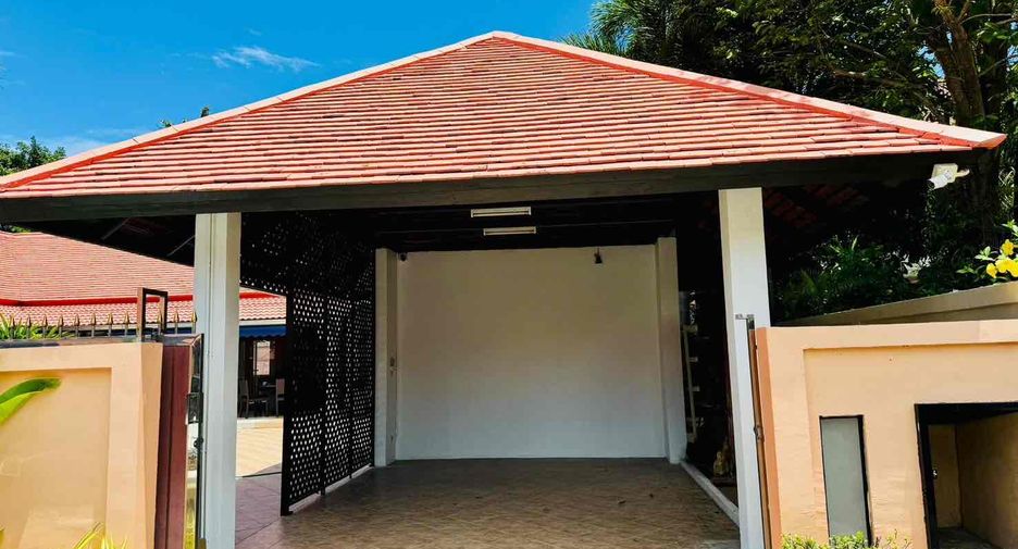 For rent 3 bedrooms villa in East Pattaya, Pattaya