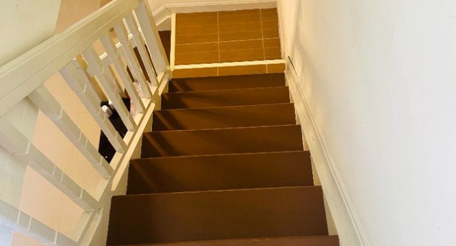 For sale 2 bedrooms townhouse in Bang Khun Thian, Bangkok