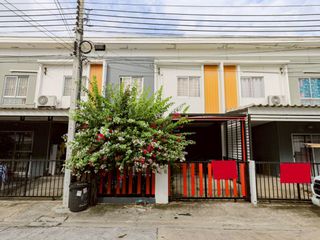 For sale 3 bedrooms townhouse in Mueang Samut Prakan, Samut Prakan