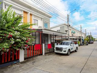 For sale 3 bedrooms townhouse in Mueang Samut Prakan, Samut Prakan