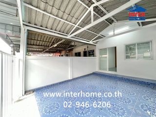 For sale 2 bedrooms townhouse in Mueang Samut Prakan, Samut Prakan