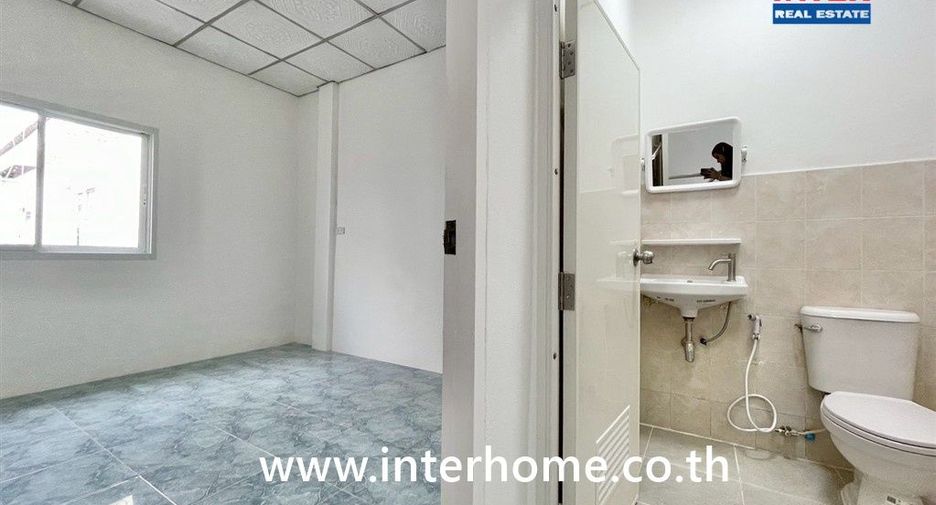Reihenhaus zum Kauf mit 2 Zimmer in Mueang Samut Prakan, Samut Prakan