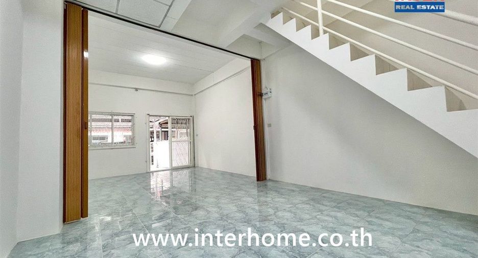 Reihenhaus zum Kauf mit 2 Zimmer in Mueang Samut Prakan, Samut Prakan