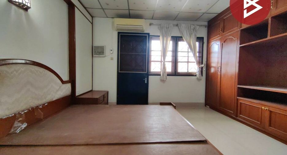 For sale 4 bedrooms townhouse in Bang Phli, Samut Prakan