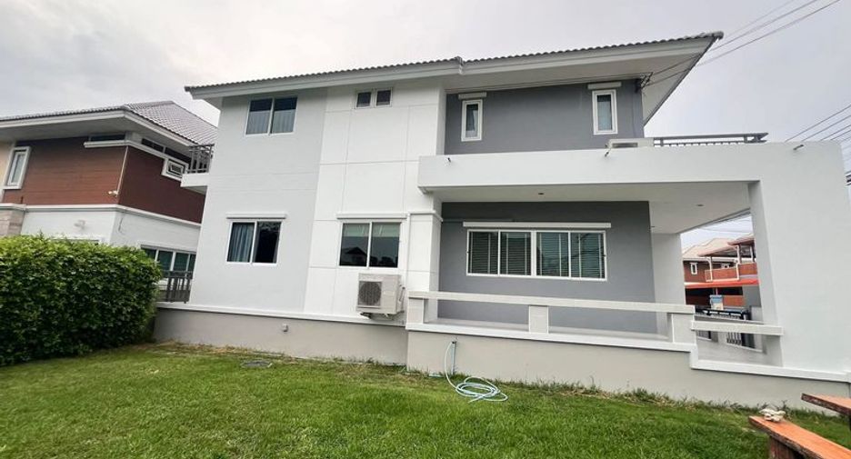 Casa en alquiler y en venta de 5 habitaciones en Ban Bueng, Chonburi