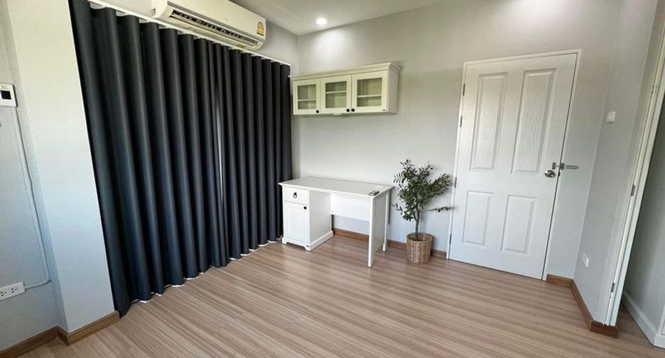 Casa en alquiler y en venta de 5 habitaciones en Ban Bueng, Chonburi