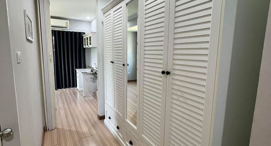 Casa en alquiler y en venta de 5 habitaciones en Ban Bueng, Chonburi