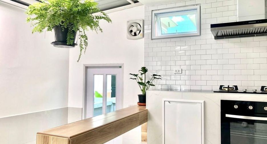 Casa en alquiler y en venta de 5 habitaciones en Ban Bueng, Chonburi