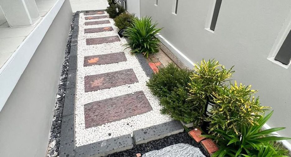 Casa en alquiler y en venta de 5 habitaciones en Ban Bueng, Chonburi