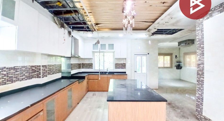 For sale 3 bedrooms house in Mueang Samut Prakan, Samut Prakan