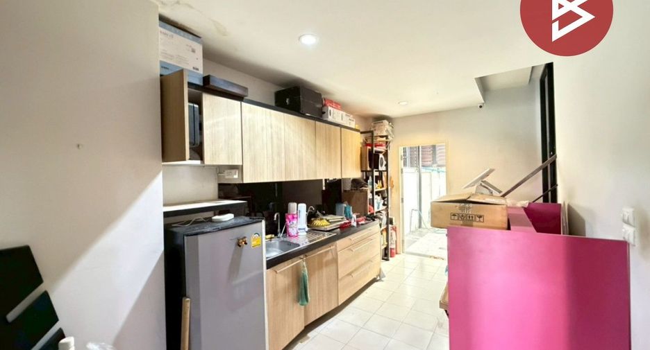 For sale 3 bedrooms retail Space in Lam Luk Ka, Pathum Thani